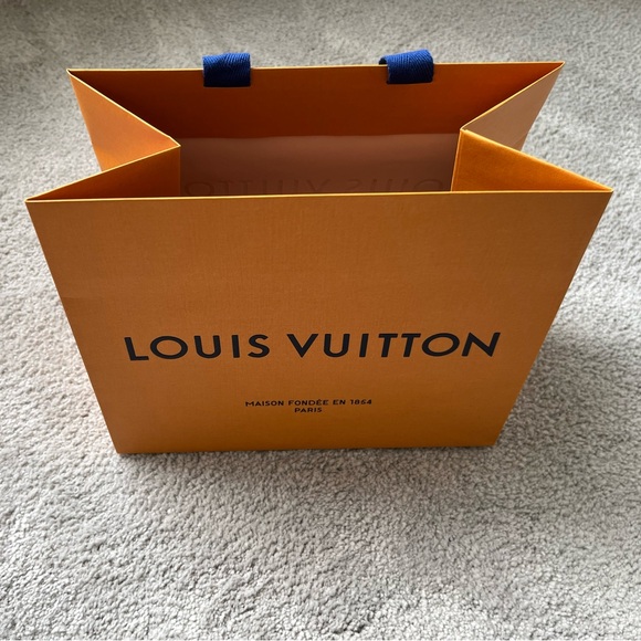 LV Shopping Bag - Picture 3 of 3